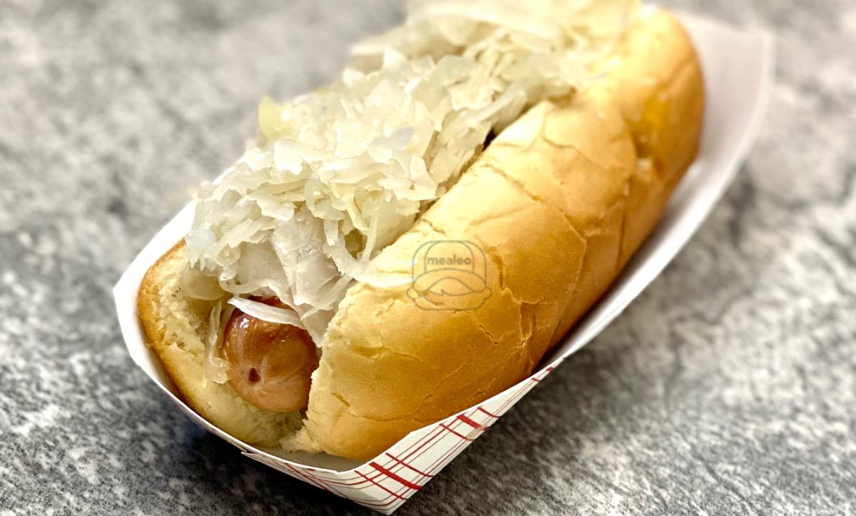 Hot Dog (w/ Sauerkraut)
