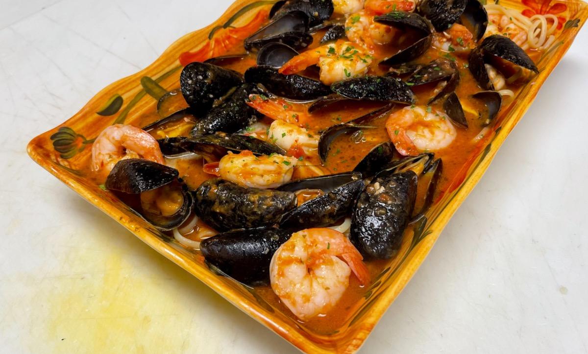 Satueed Shrimp & Mussels Fra Diavolo