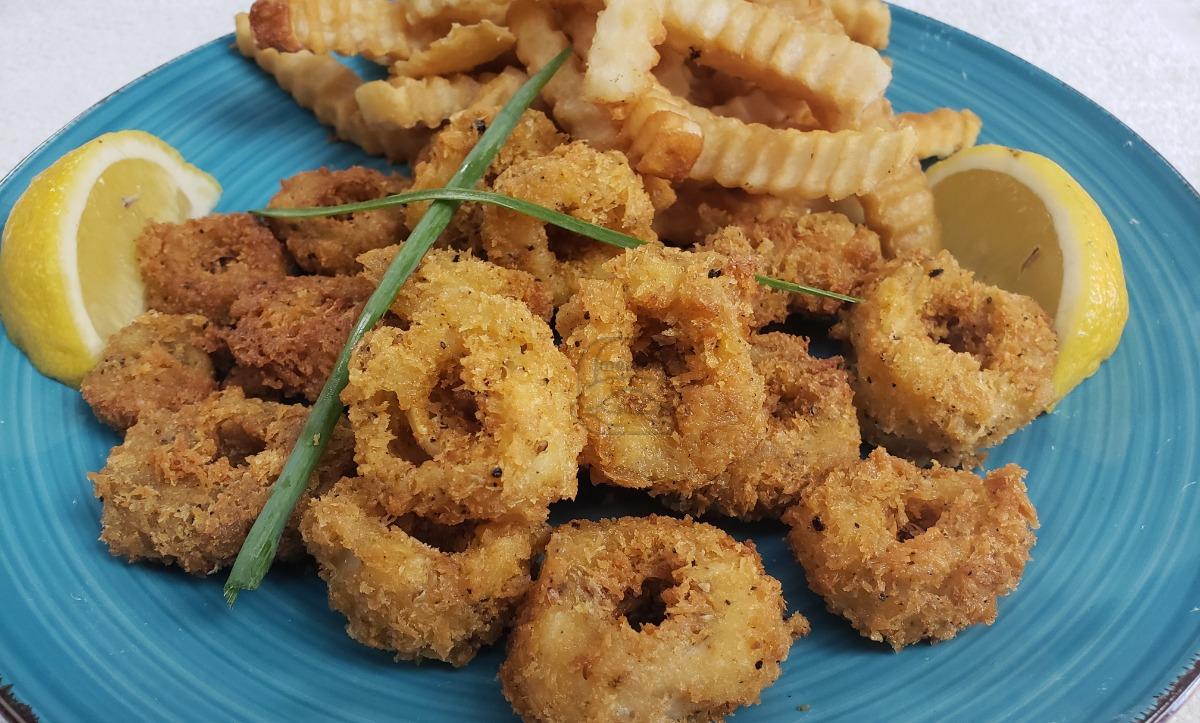Fried Calamari w/ Fries