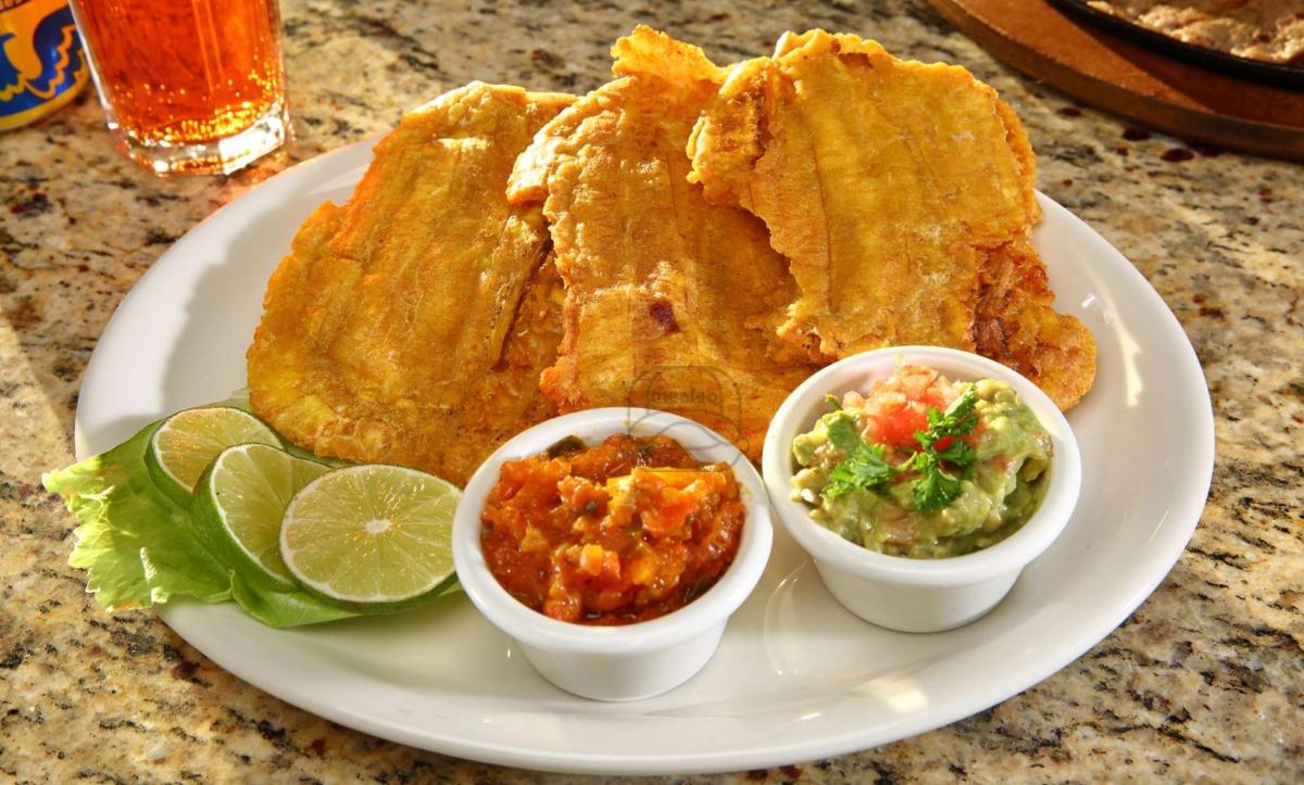Patacones con Hogao o Guacamole