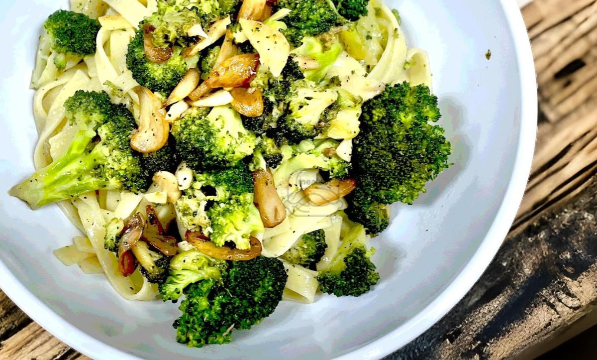 Pasta, Broccoli, Garlic & Oil Dinner