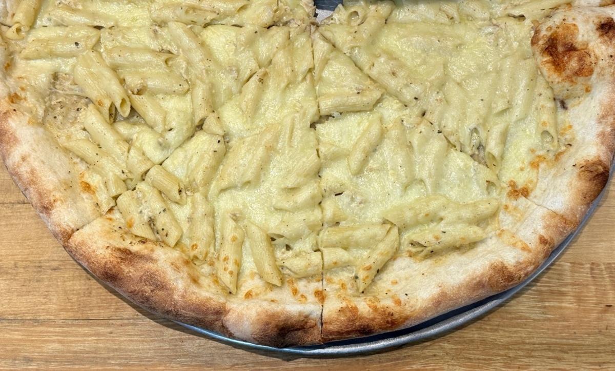 Chicken Alfredo w/ Ziti Pizza