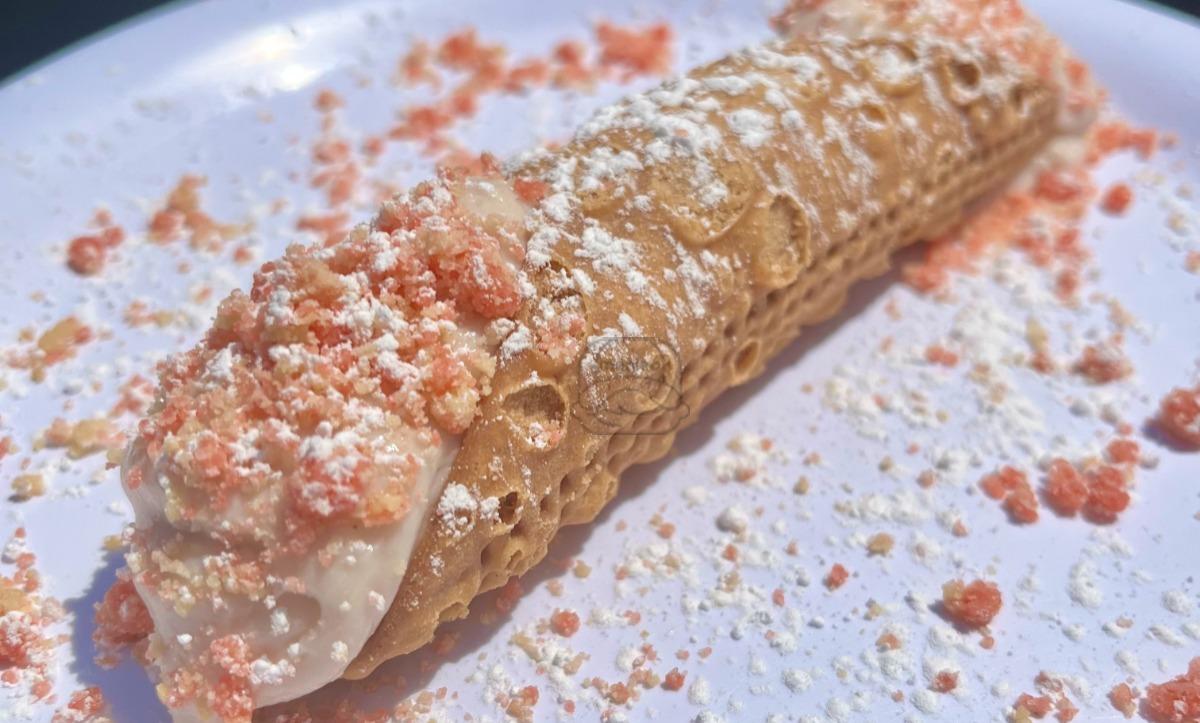 Strawberry Crunch Cannoli
