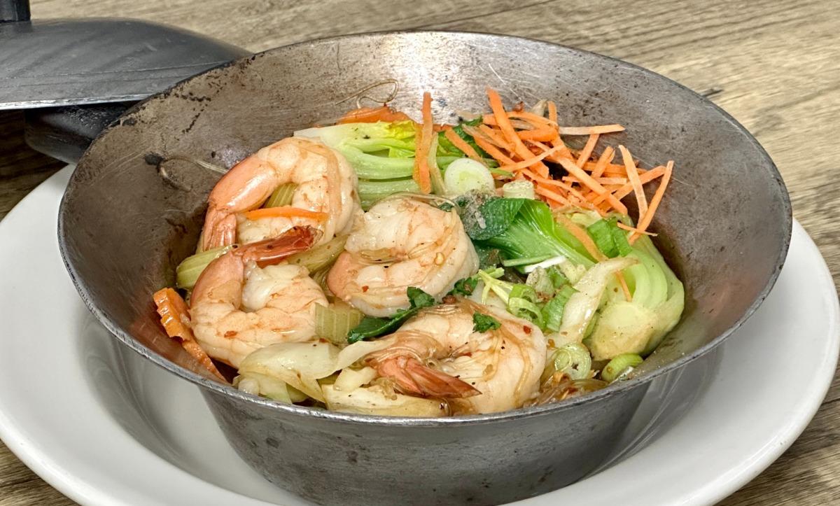 Shrimp Hot Pot (Goong Ob Woon Sen)
