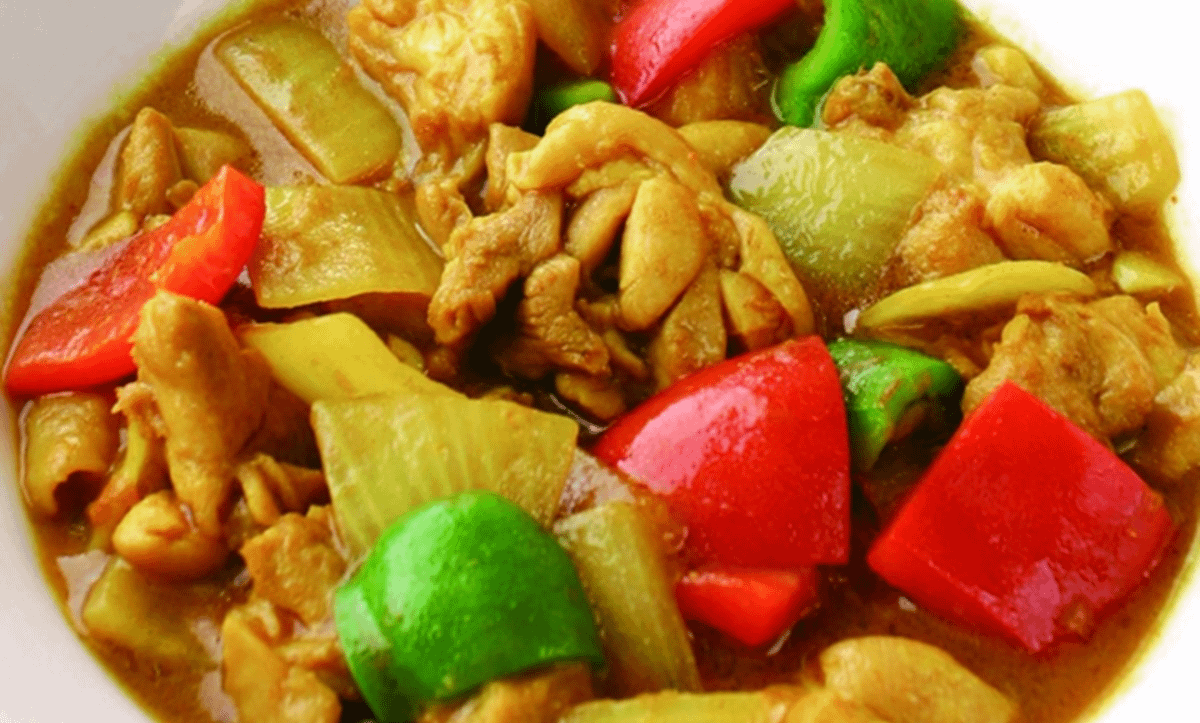 N28. Chicken w. Curry in Pot