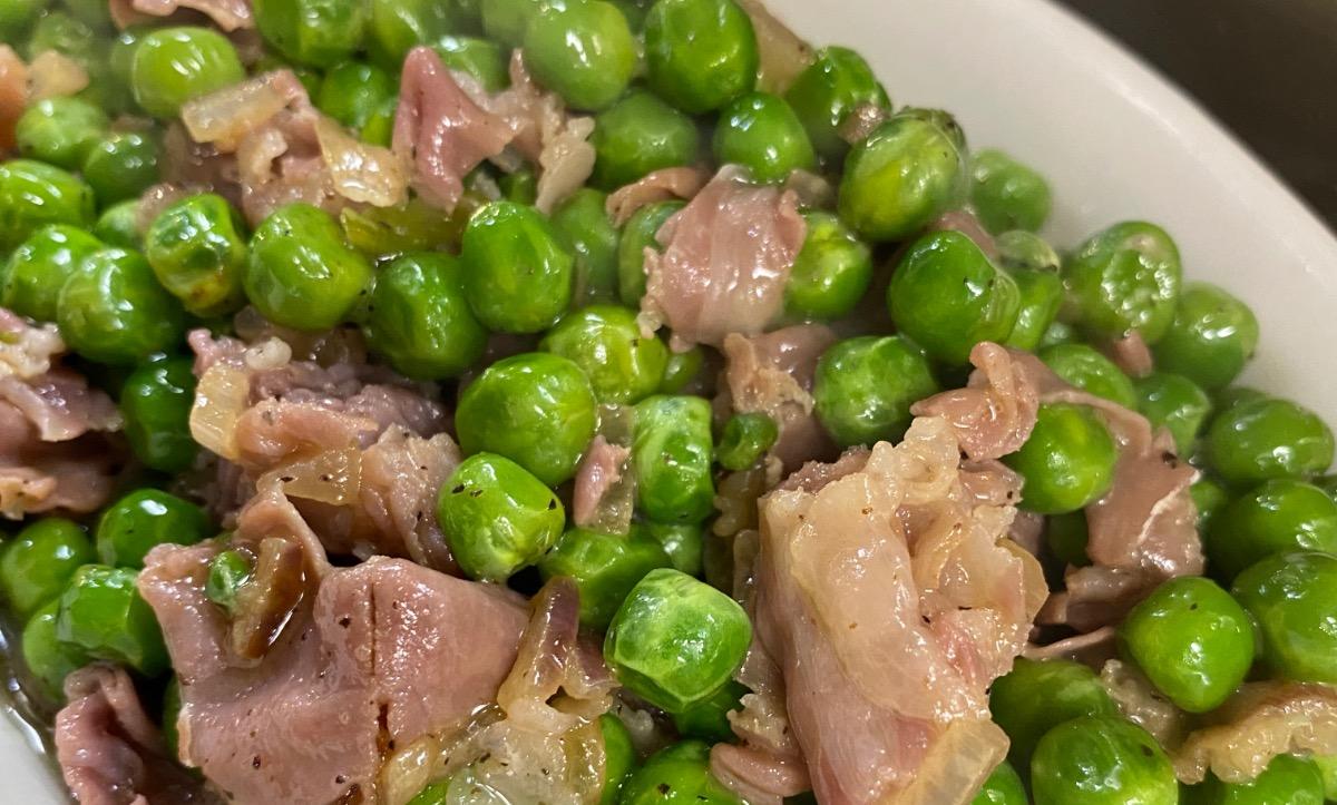 Sautéed peas with prosciutto + red onion