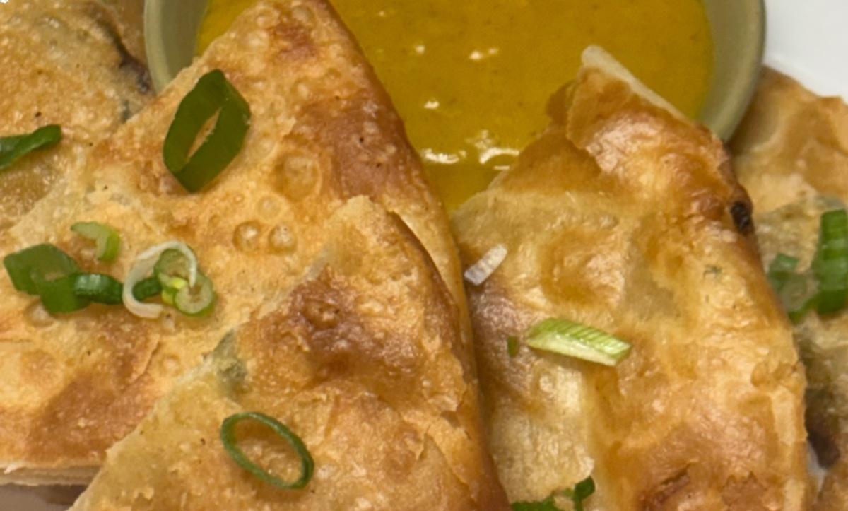 Scallion Pancake w.curry Sauce