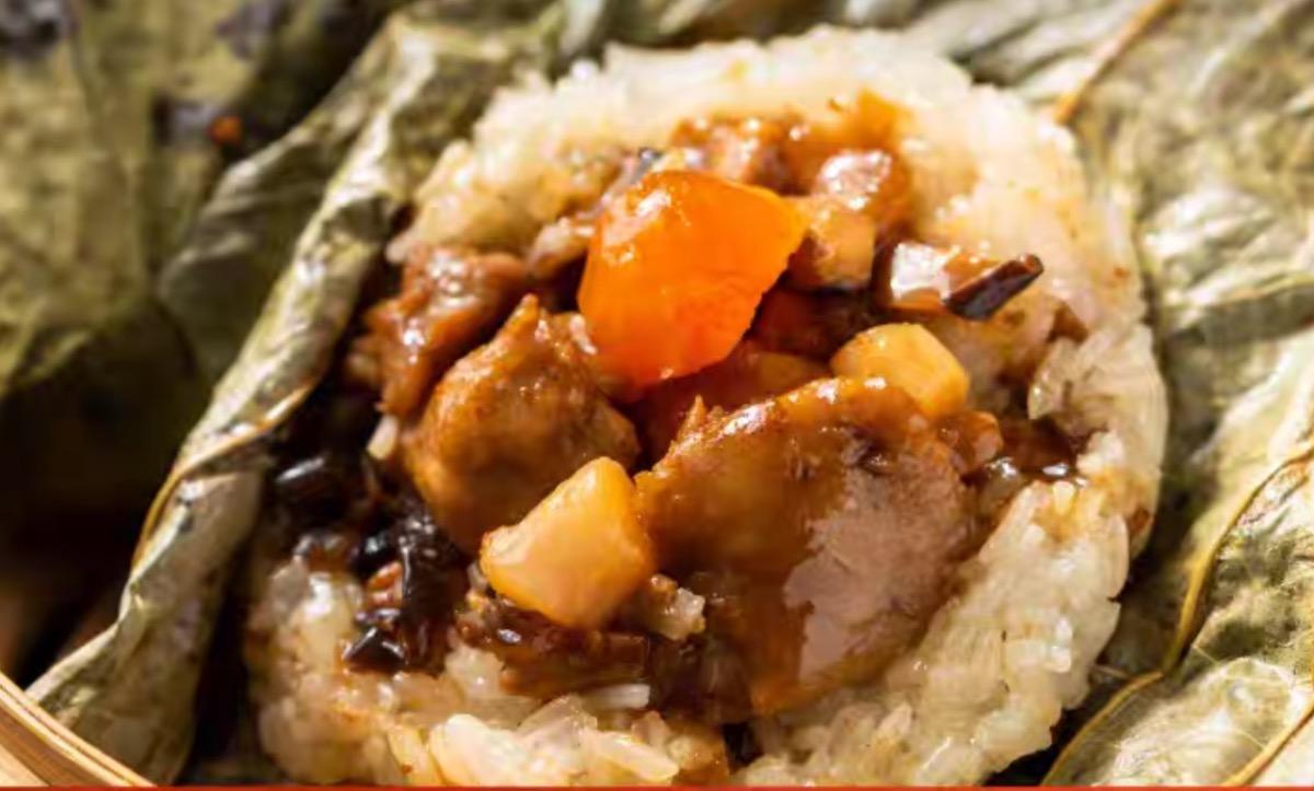 Lotus Wrapped Sticky Rice w.Scallop & Chicken