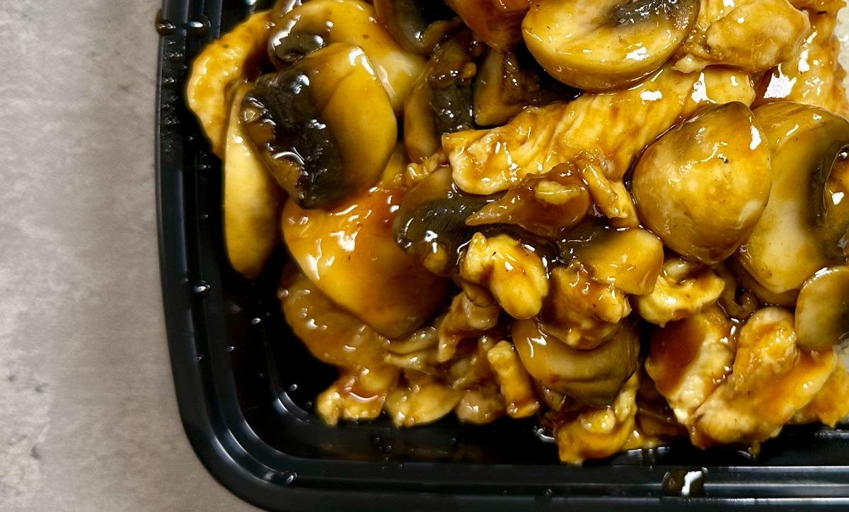 Chicken Mushroom in Brown Sauce