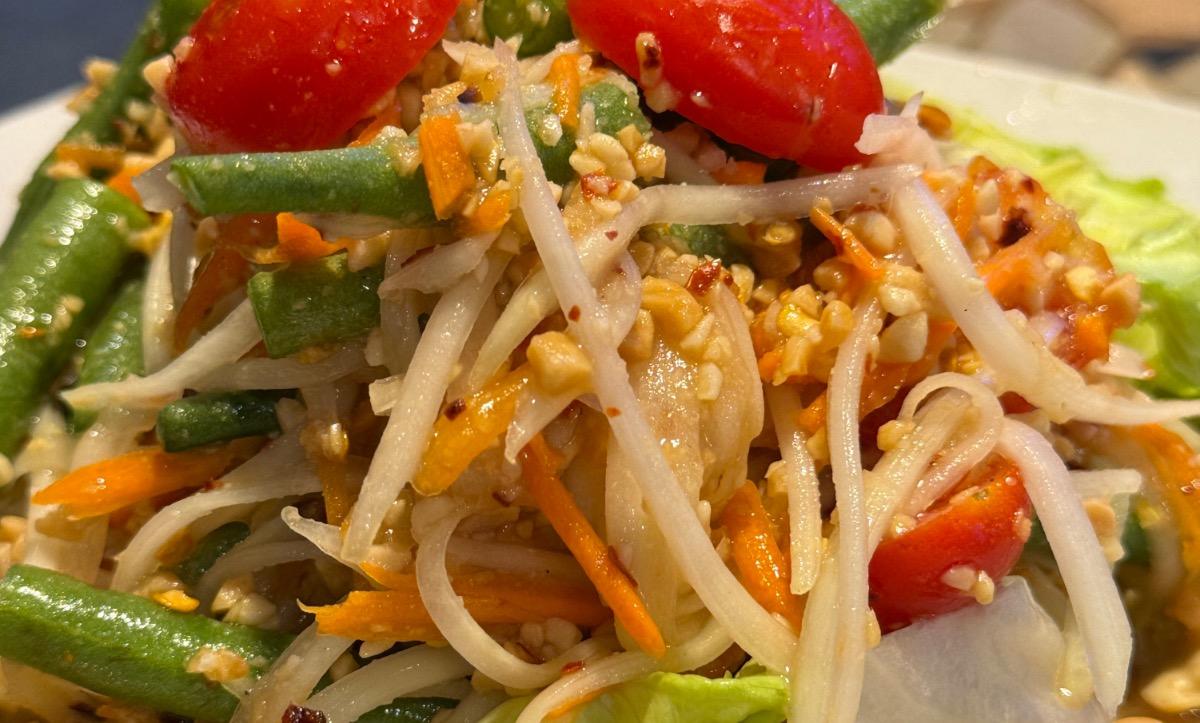 S6. Som Tum Salad (Green Papaya)