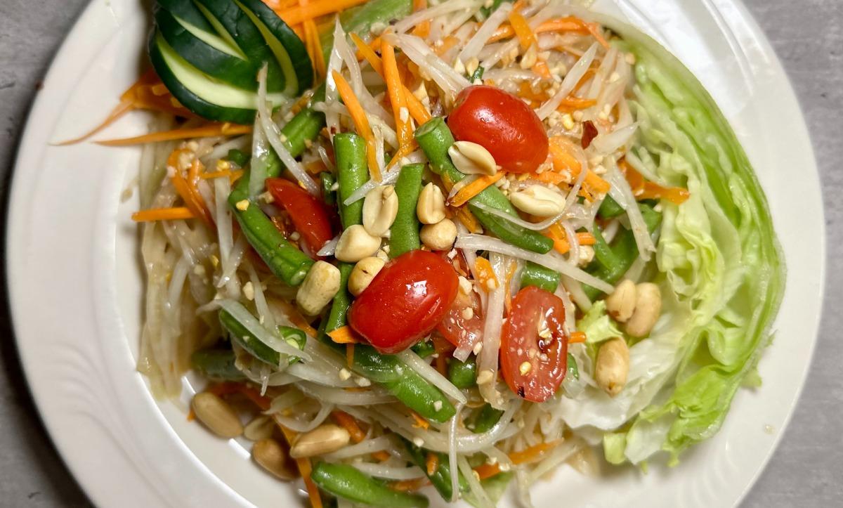 S6. Som Tum Salad (Green Papaya)