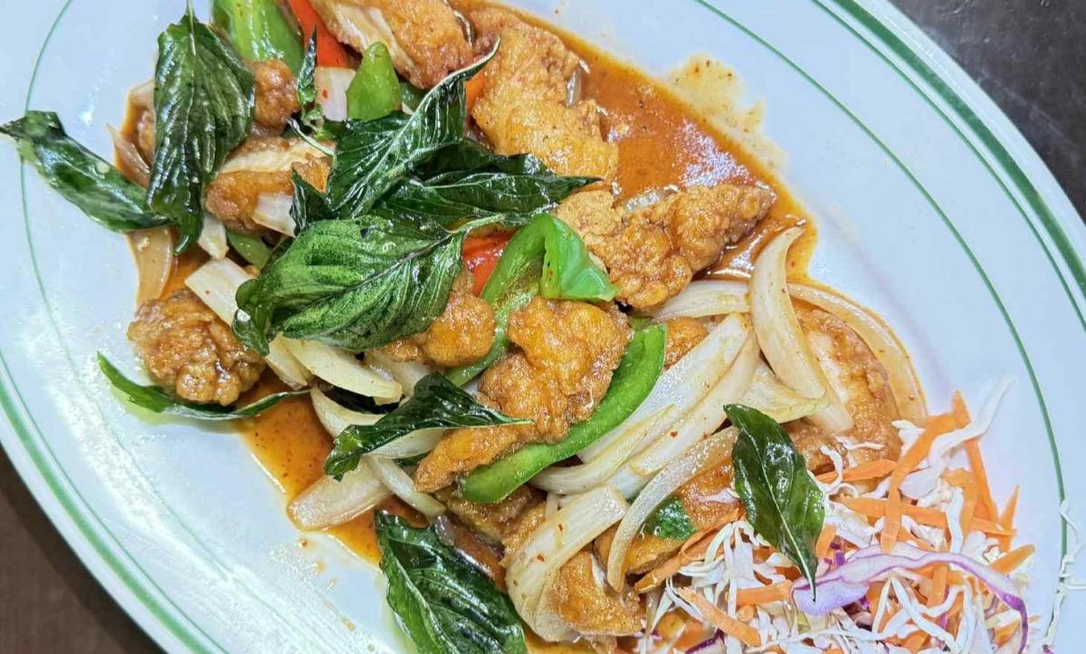 R2. Golden Crispy Chicken & Basil Leaves