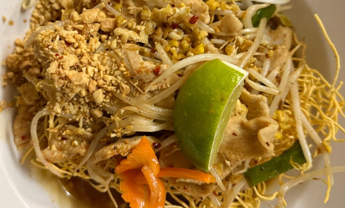 N6. Crispy Pad Thai