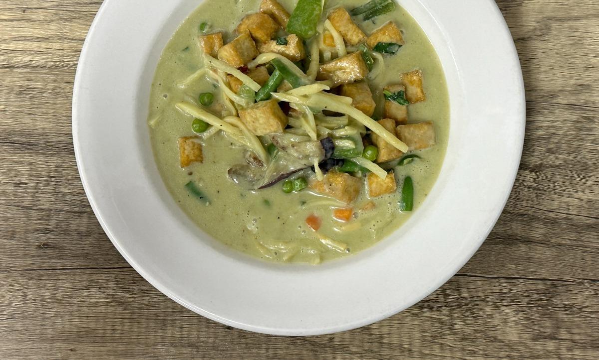 C2. Green Curry (Lunch)