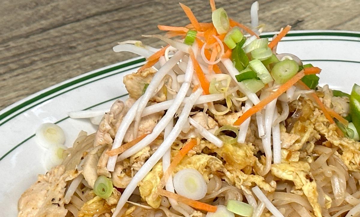 N1. Pad Thai (Lunch)