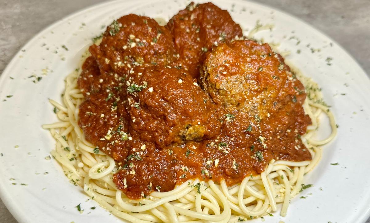 Spaghetti w/ Meatballs