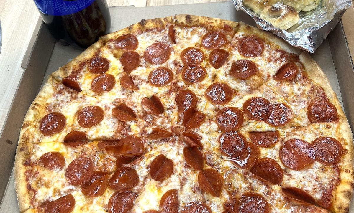 XLarge 12-Cut Pizza w/Garlic Knots & a 2-Liter Soda Special