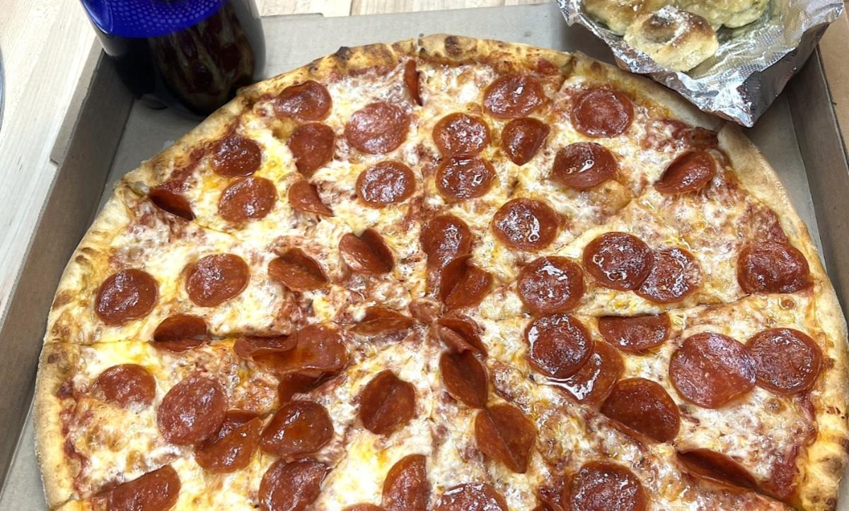 XLarge 12-Cut Pizza w/Garlic Knots & a 2-Liter Soda Special