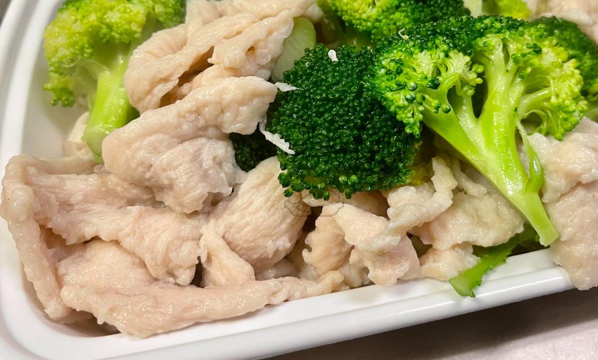 H3. Steamed Chicken with Broccoli