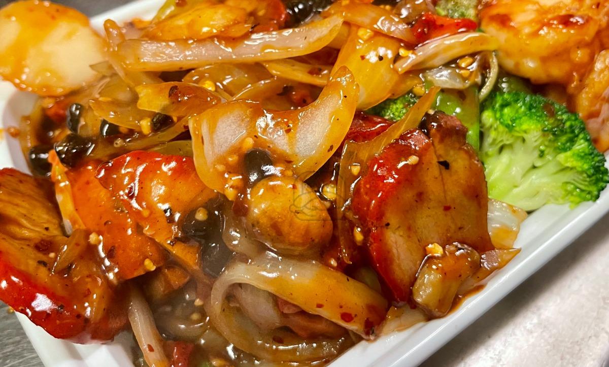 2. Sliced Shrimp versus Pork Hunan Style